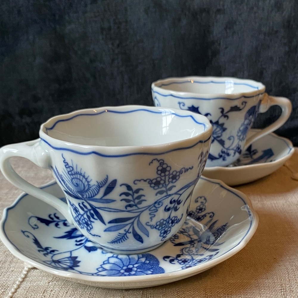2 Blue Danube Blue Onion pattern Blue and White Floral teacup & saucer Set 4pcs